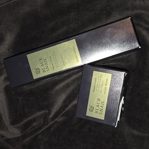 Holika Holika Black Snail Repair Toner and Repair Cream Duo - Picture 1 of 3